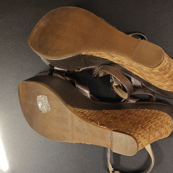 Marc Fisher metallic pewter wedge sandal 7.5 - Picture 4 of 5